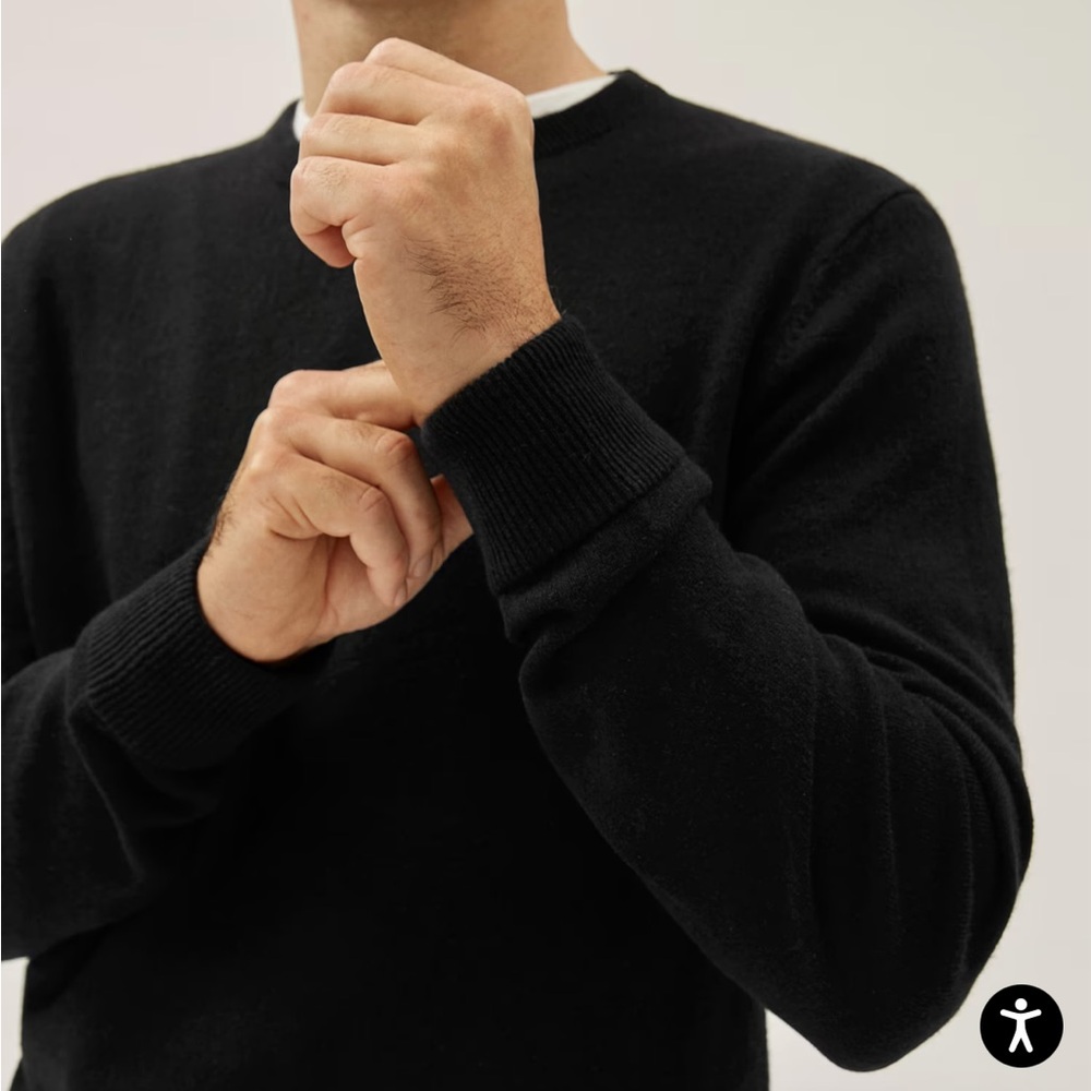 Black cashmere crew